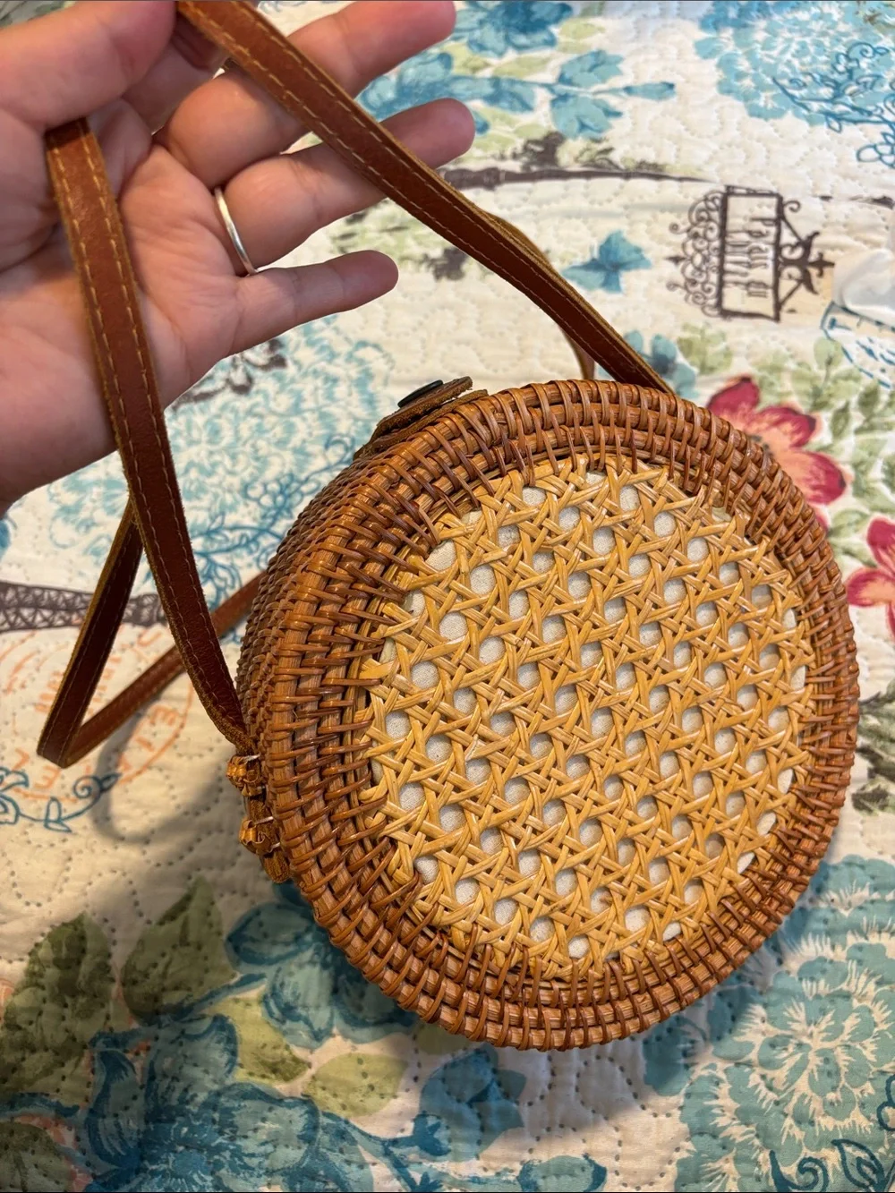 N/A handwoven round